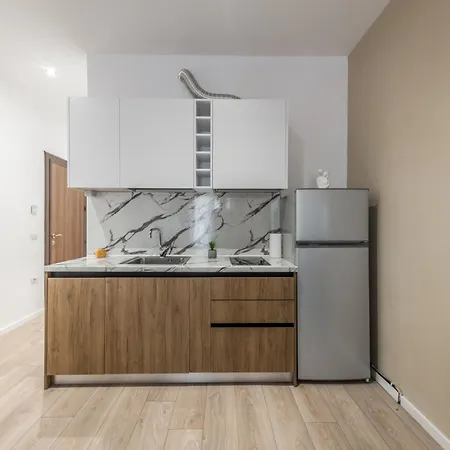 Vibrant - Fully Furnished Modern In City Center *