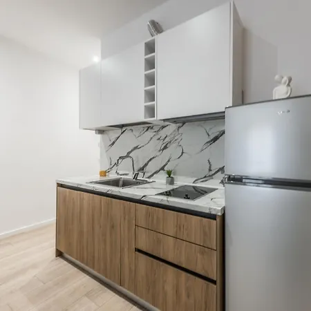 Vibrant - Fully Furnished Modern In City Center * Durres