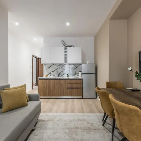 Vibrant - Fully Furnished Modern In City Center