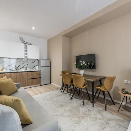 Vibrant - Fully Furnished Modern In City Center Apartment Durres