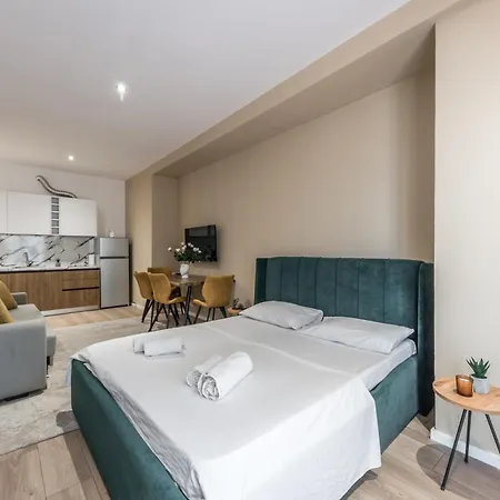 Apartment Vibrant - Fully Furnished Modern In City Center Durres