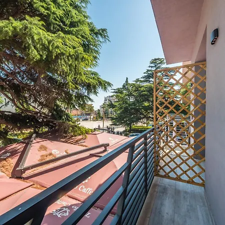 Vibrant - Fully Furnished Modern In City Center Apartment Durres