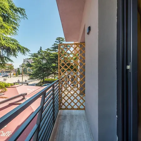 Vibrant - Fully Furnished Modern In City Center * Durres